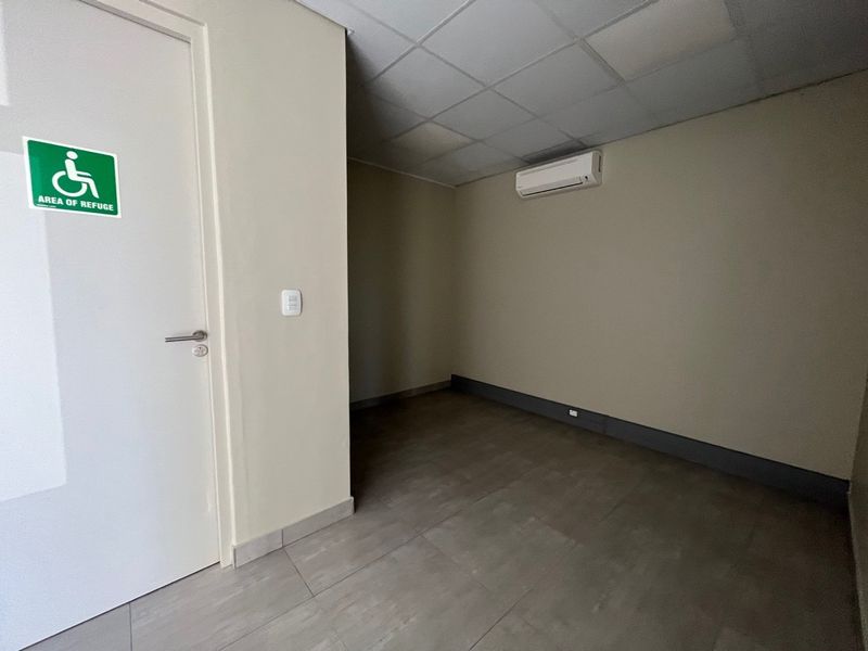 423m2 Warehouse To LET in The Reserve Business Park 2 - Photo 9