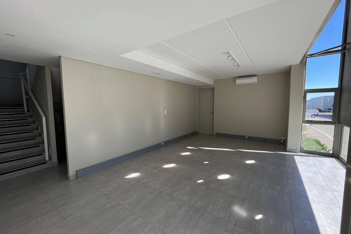 423m2 Warehouse To LET in The Reserve Business Park 2 - Photo 3