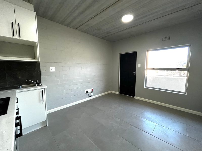 Stylish 1-Bedroom Apartment with Balcony and Secure Parking - Photo 2