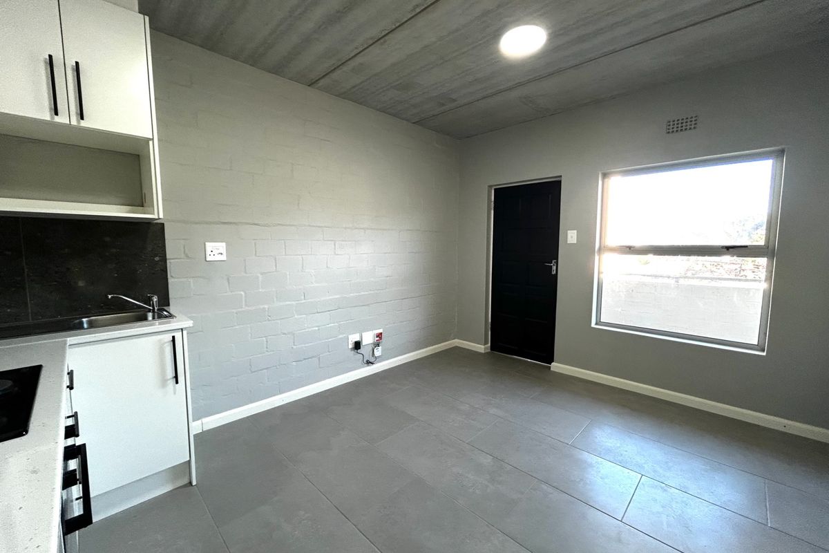 Stylish 1-Bedroom Apartment with Balcony and Secure Parking - Photo 2
