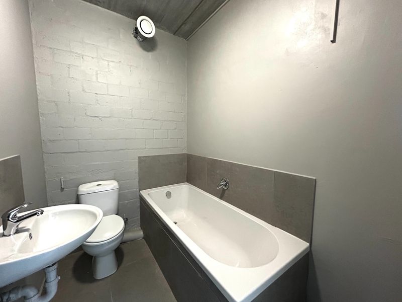 Stylish 1-Bedroom Apartment with Balcony and Secure Parking - Photo 3
