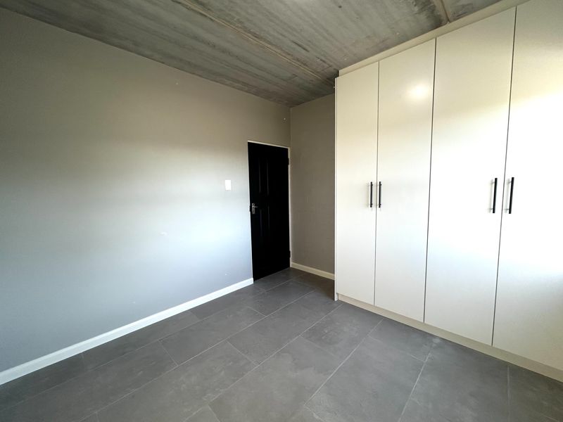 Stylish 1-Bedroom Apartment with Balcony and Secure Parking - Photo 6