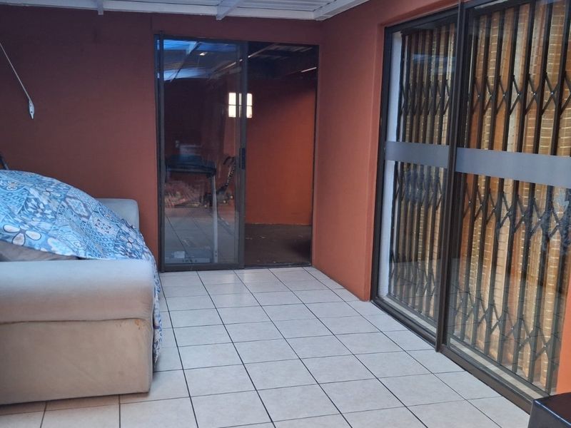 3 Bedroomed Family Home For Sale in Goodwood - Photo 9