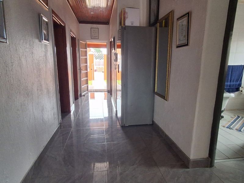 3 Bedroomed Family Home For Sale in Goodwood - Photo 8