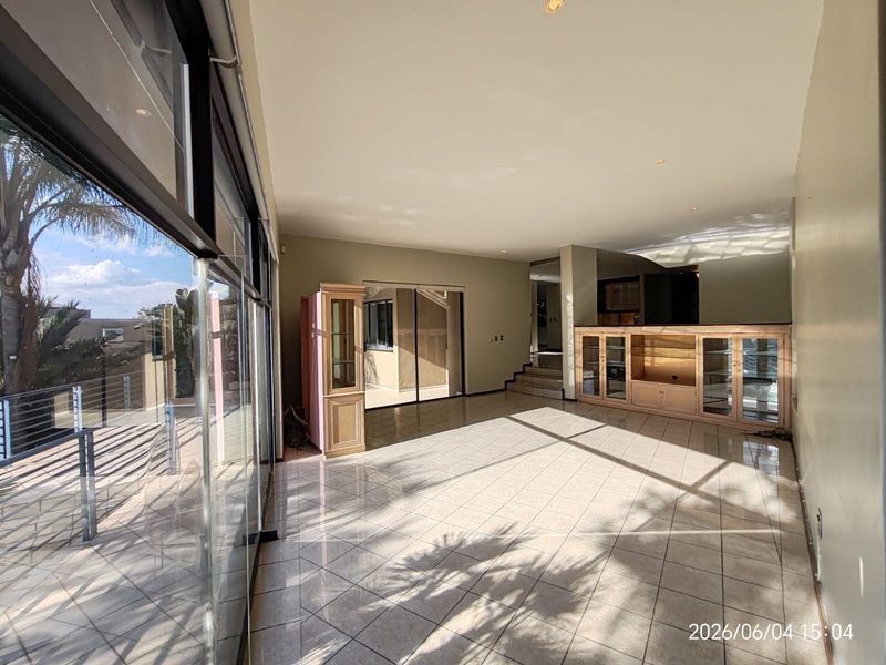Luxury 4-Bedroom Family Home for Sale - Photo 7