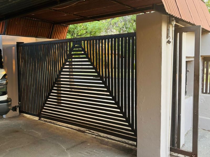 House For Sale in Vanderbijlpark - Photo 1