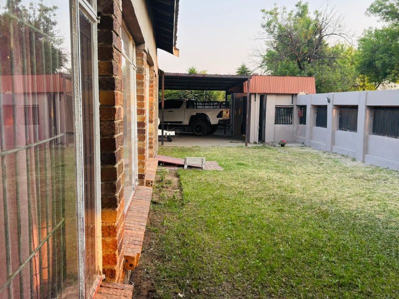 House For Sale in Vanderbijlpark - Photo 2