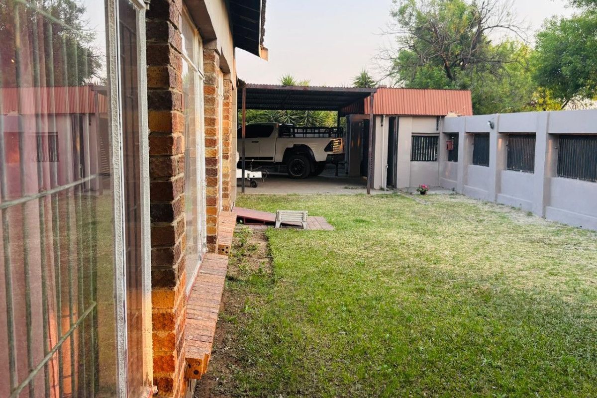 House For Sale in Vanderbijlpark - Photo 2