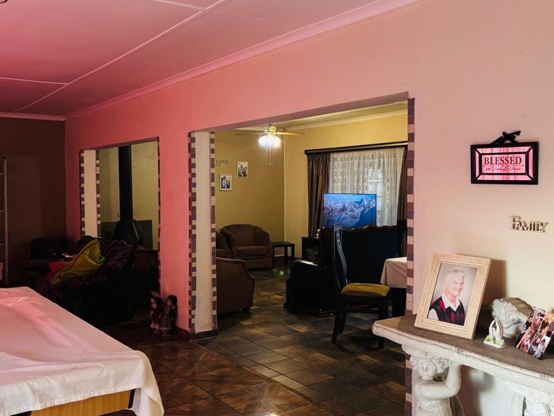 House For Sale in Vanderbijlpark - Photo 5