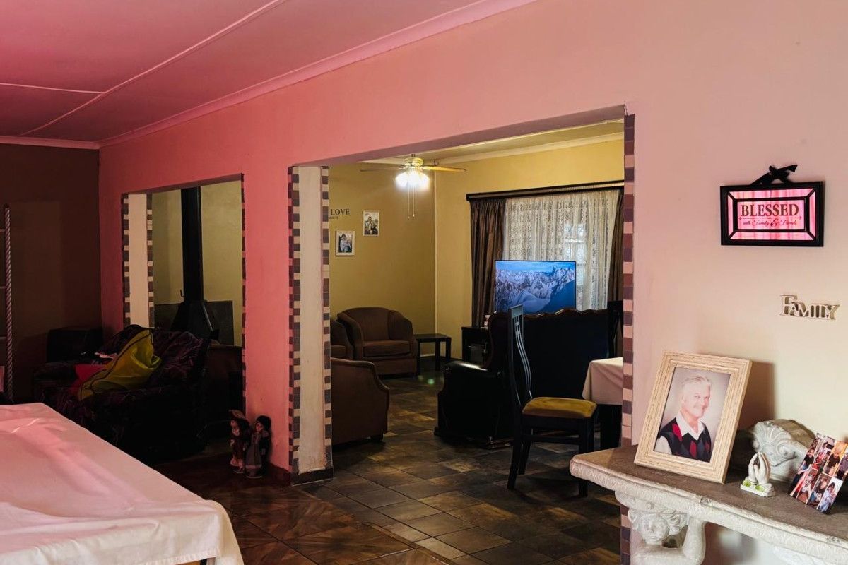 House For Sale in Vanderbijlpark - Photo 5