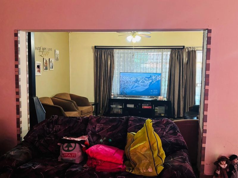 House For Sale in Vanderbijlpark - Photo 8
