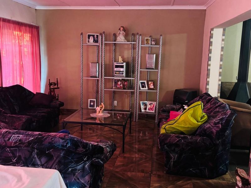House For Sale in Vanderbijlpark - Photo 7