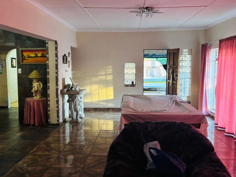 House For Sale in Vanderbijlpark - Photo 6