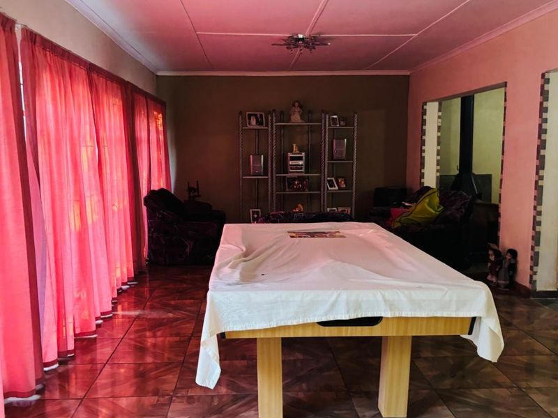 House For Sale in Vanderbijlpark - Photo 4