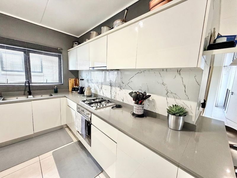Signature Sophisticated  3 Bed - 2 Bath Apartment For Sale in The Polofields, Waterfall, Midrand - Photo 9