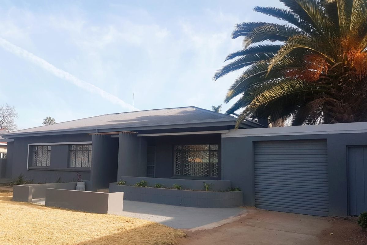 Spacious 3-Bedroom, 2-Bathroom House with Cottage-R16500- Available 1st August 2026 - Photo 3