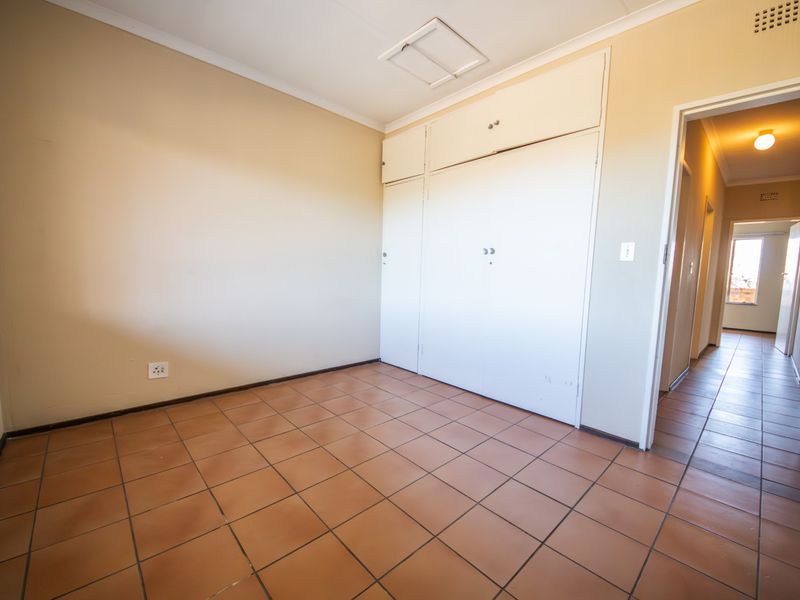 2 Bed, 1.5 Bath Apartment with Private Covered Balcony - Photo 7