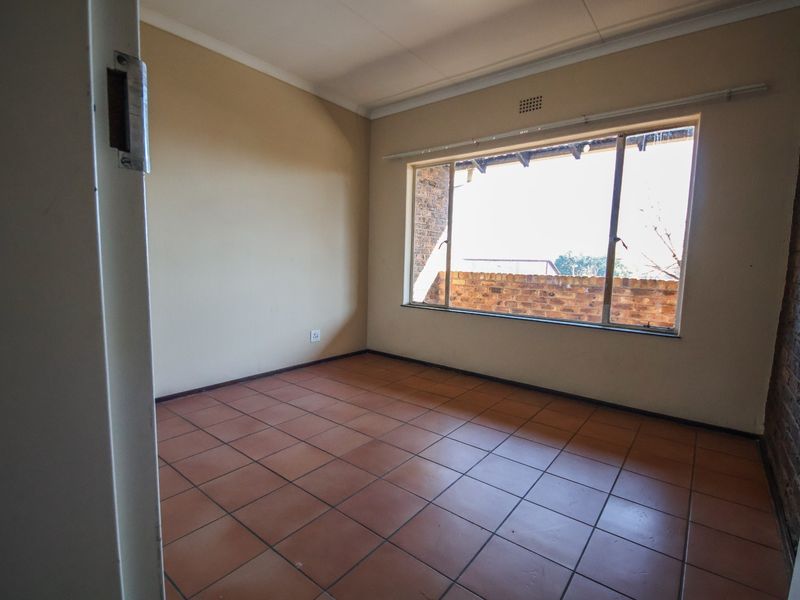 2 Bed, 1.5 Bath Apartment with Private Covered Balcony - Photo 8