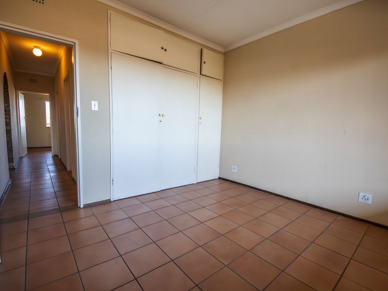 2 Bed, 1.5 Bath Apartment with Private Covered Balcony - Photo 10