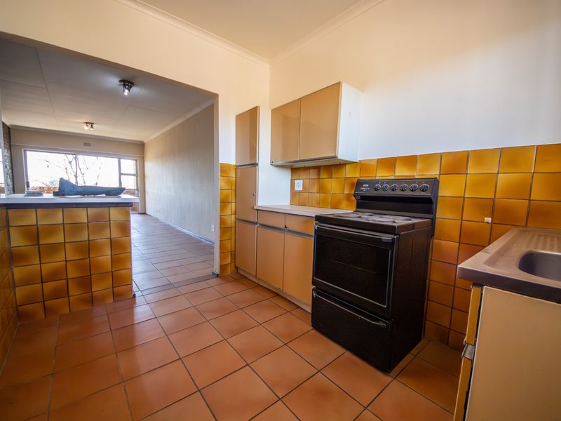 2 Bed, 1.5 Bath Apartment with Private Covered Balcony - Photo 5