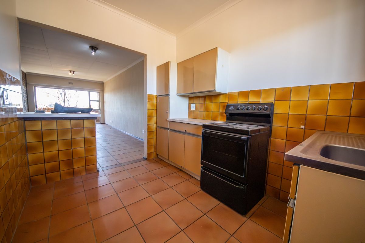 2 Bed, 1.5 Bath Apartment with Private Covered Balcony - Photo 5