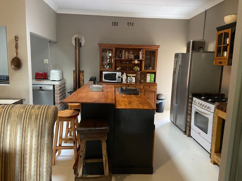 FARM FEELING IN THE HEART OF CENTURION - THREE BEDROOMS PLUS GRANNY FLATLET ON LARGE STAND!! - Photo 6