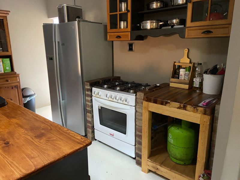 FARM FEELING IN THE HEART OF CENTURION - THREE BEDROOMS PLUS GRANNY FLATLET ON LARGE STAND!! - Photo 9