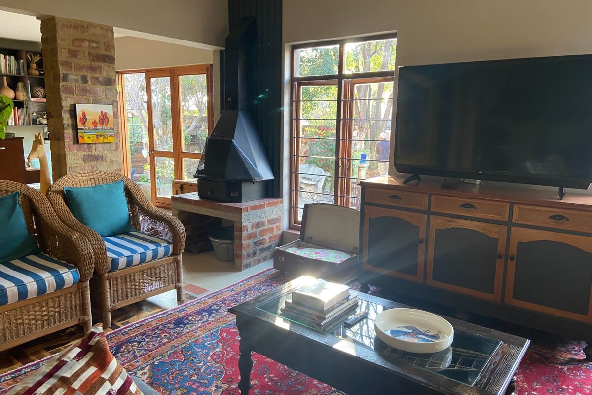FARM FEELING IN THE HEART OF CENTURION - THREE BEDROOMS PLUS GRANNY FLATLET ON LARGE STAND!! - Photo 4