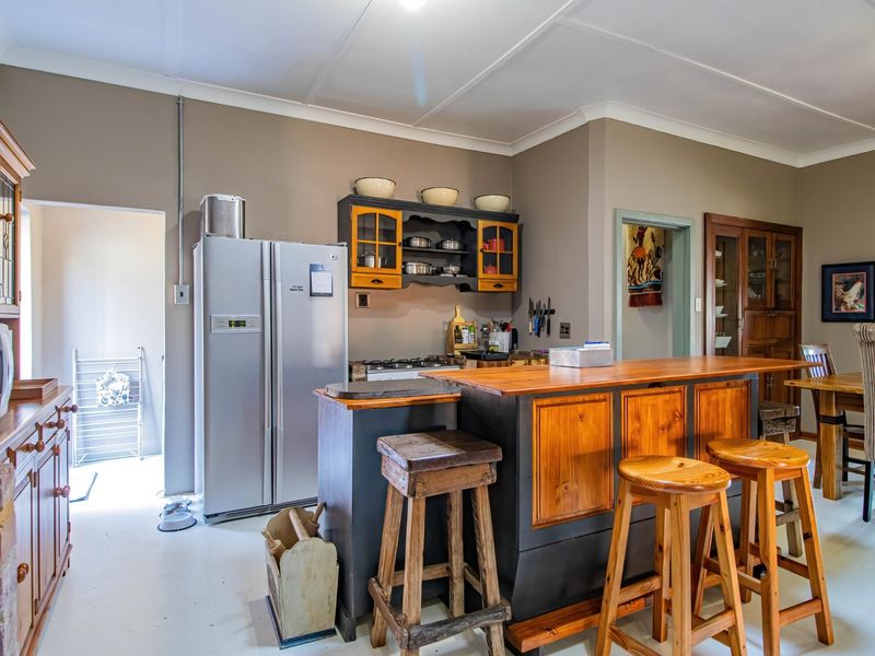 FARM FEELING IN THE HEART OF CENTURION - THREE BEDROOMS PLUS GRANNY FLATLET ON LARGE STAND!! - Photo 6
