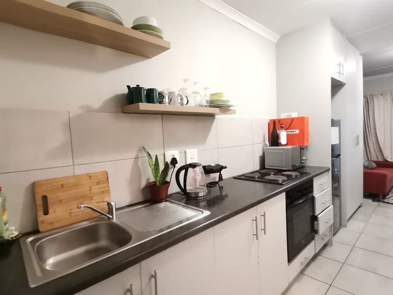 Investment Opportunity: Bachelor Apartment For Sale in La Vie Estate, Paarl - Photo 2