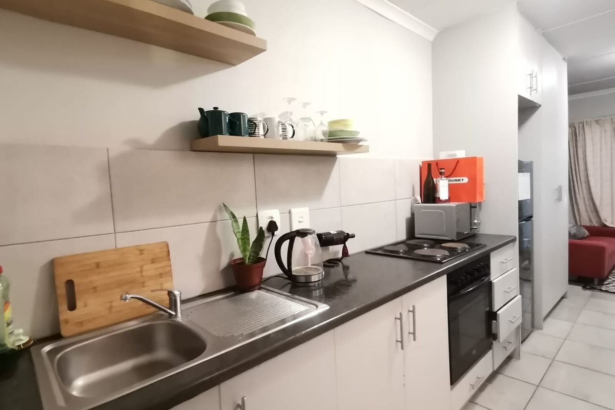 Investment Opportunity: Bachelor Apartment For Sale in La Vie Estate, Paarl - Photo 2