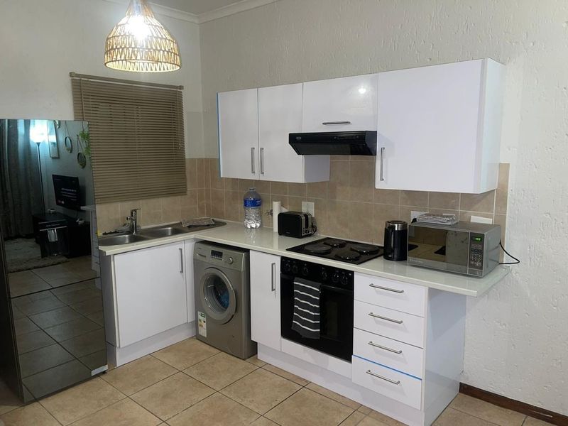 One-Bedroom Fully Furnished Apartment Available for Rent - Photo 1