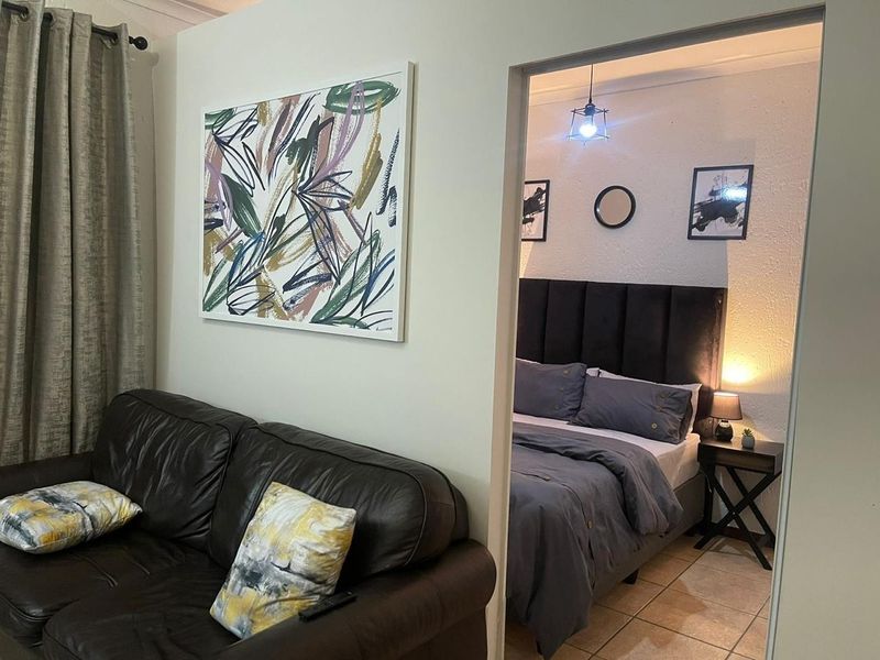 One-Bedroom Fully Furnished Apartment Available for Rent - Photo 3