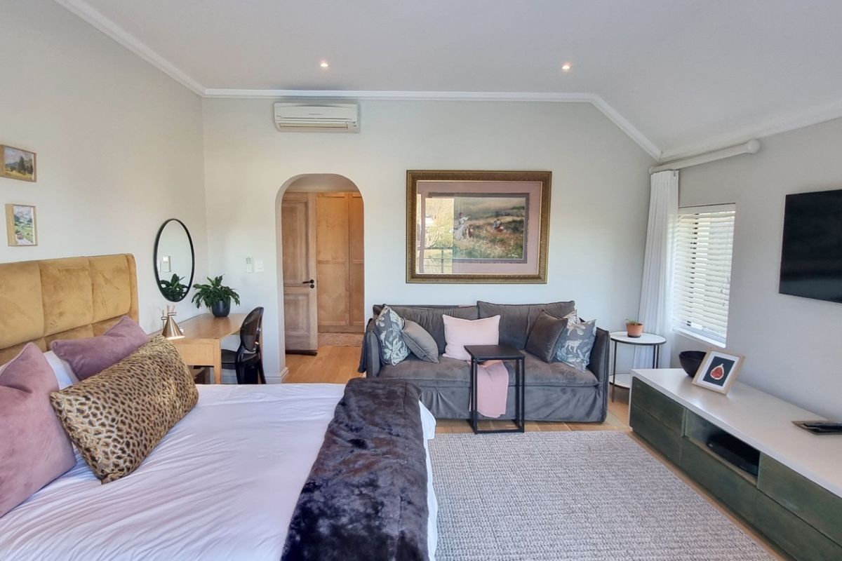 Elegant Waterfront Residence with Mountain Views | Pearl Valley Golf Estate R80,000 per month - Photo 3
