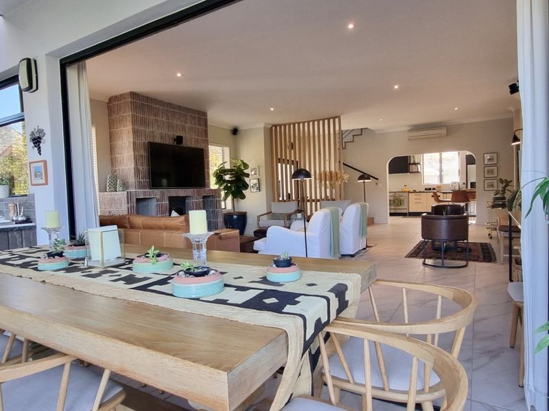 Elegant Waterfront Residence with Mountain Views | Pearl Valley Golf Estate R80,000 per month - Photo 10