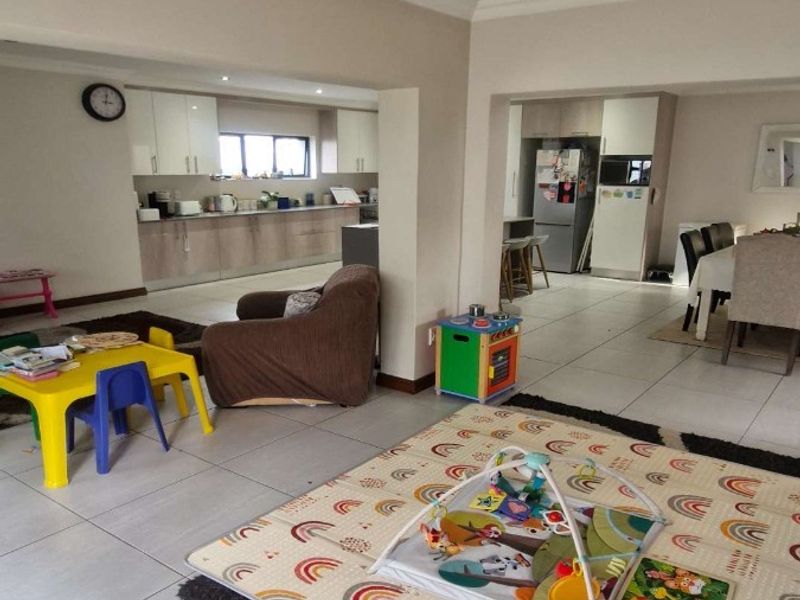 Modern Family Home in Northcliff with Exceptional Space and Potential Standard Bank Easy Sell - Photo 7
