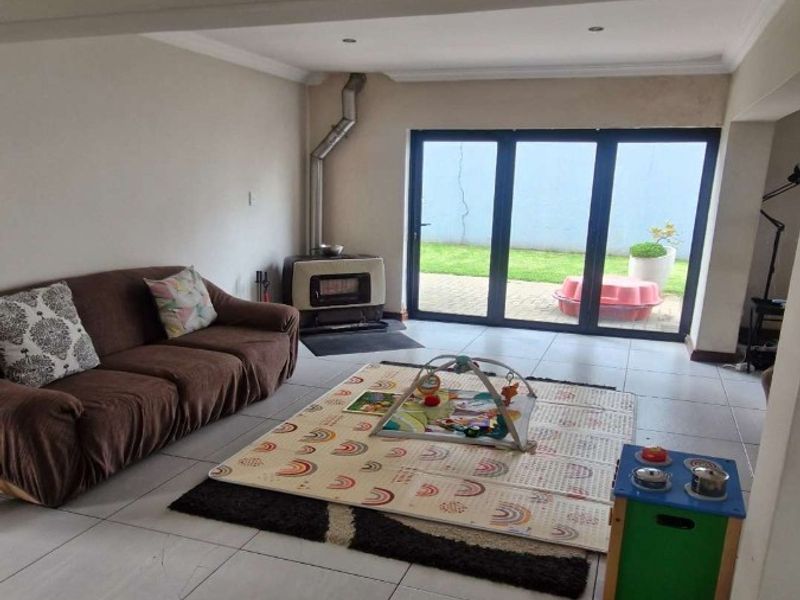 Modern Family Home in Northcliff with Exceptional Space and Potential Standard Bank Easy Sell - Photo 6