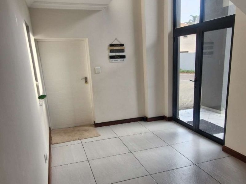 Modern Family Home in Northcliff with Exceptional Space and Potential Standard Bank Easy Sell - Photo 5