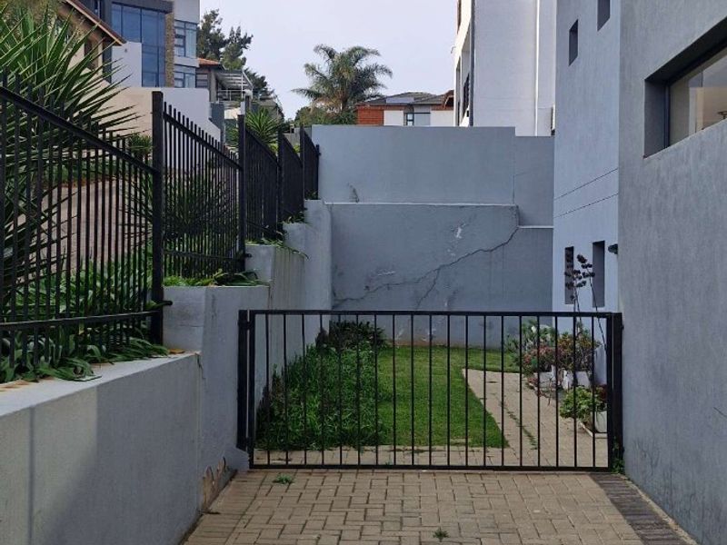 Modern Family Home in Northcliff with Exceptional Space and Potential Standard Bank Easy Sell - Photo 4