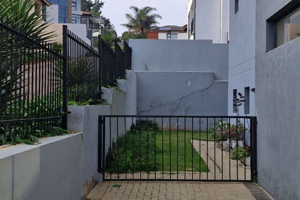 Modern Family Home in Northcliff with Exceptional Space and Potential Standard Bank Easy Sell - Photo 4