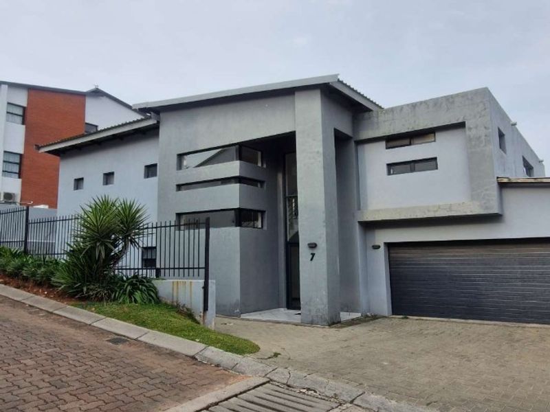 Modern Family Home in Northcliff with Exceptional Space and Potential Standard Bank Easy Sell - Photo 3