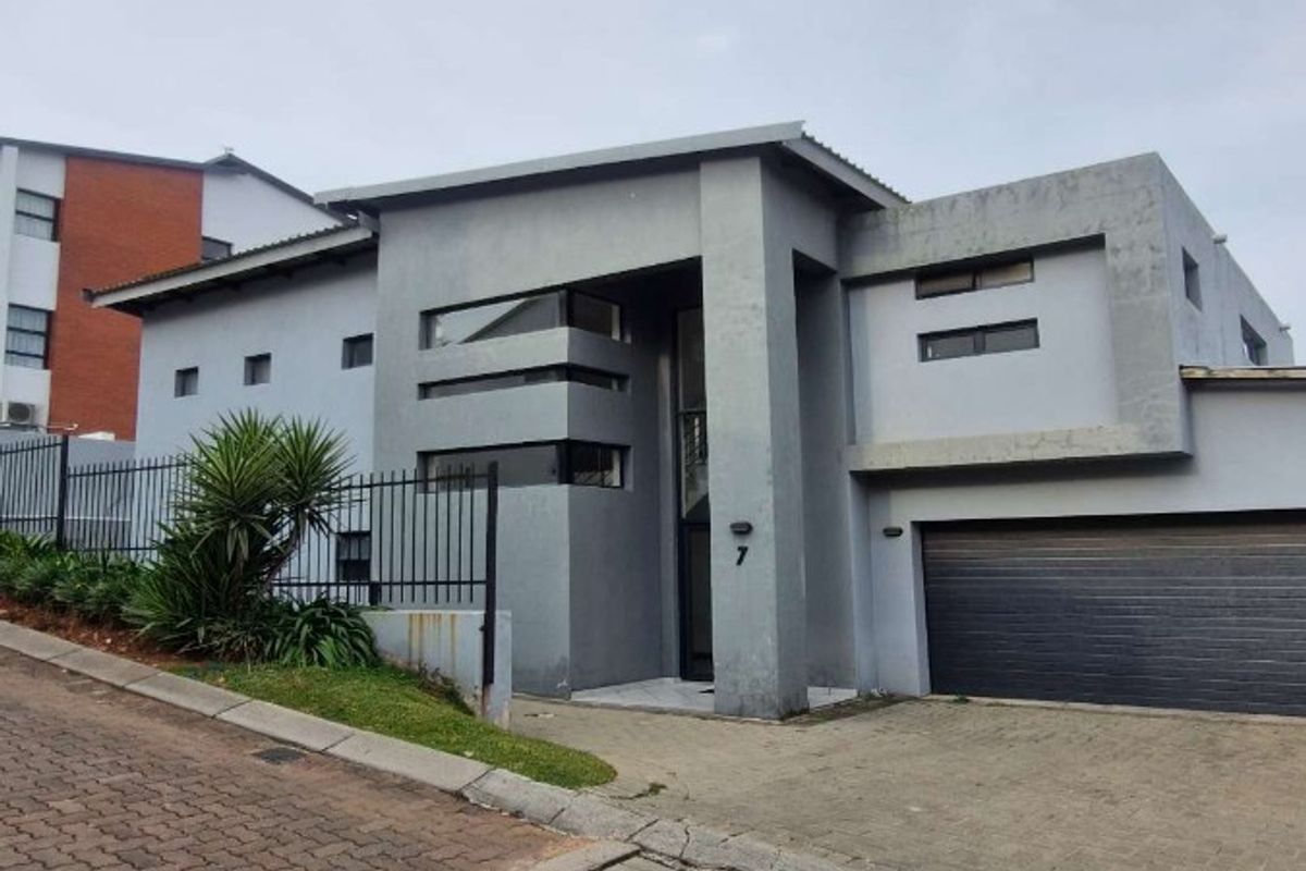 Modern Family Home in Northcliff with Exceptional Space and Potential Standard Bank Easy Sell - Photo 3