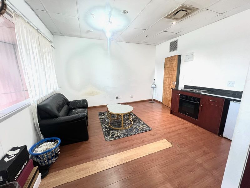 Studio Apartment To Rent in Marshalltown Johannesburg Gauteng - Photo 6