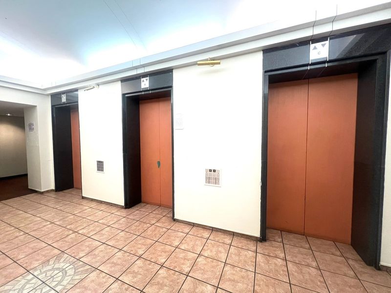 Studio Apartment To Rent in Marshalltown Johannesburg Gauteng - Photo 2