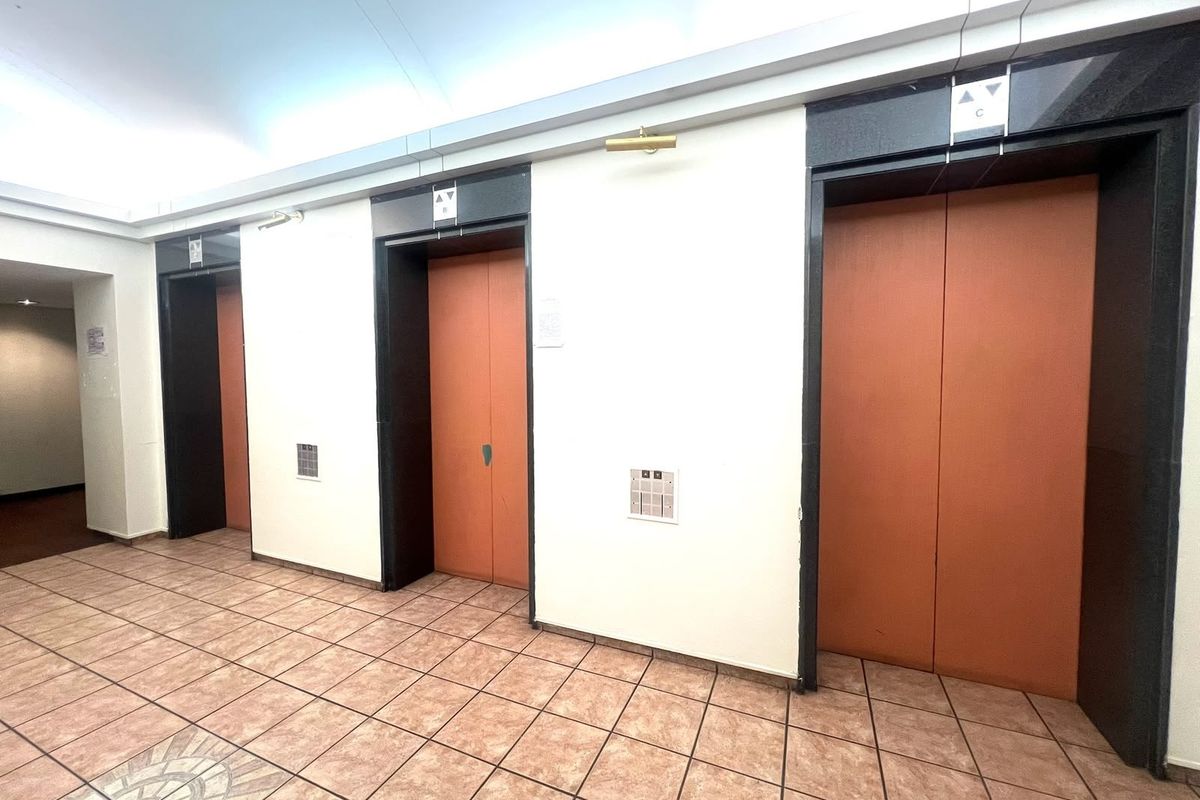 Studio Apartment To Rent in Marshalltown Johannesburg Gauteng - Photo 2