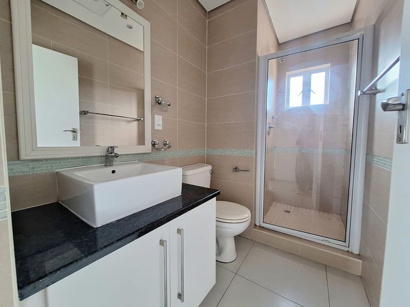 Spacious 2Bed 2Bath Apartment with Forest Views - Photo 9