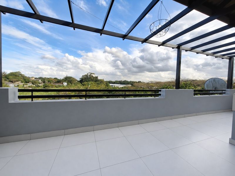 Spacious 2Bed 2Bath Apartment with Forest Views - Photo 1