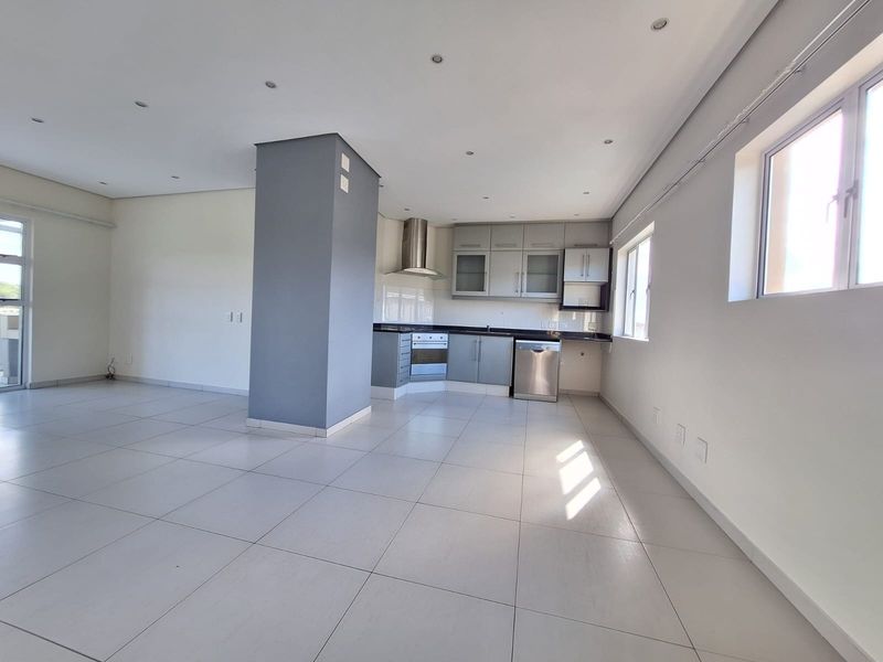 Spacious 2Bed 2Bath Apartment with Forest Views - Photo 4