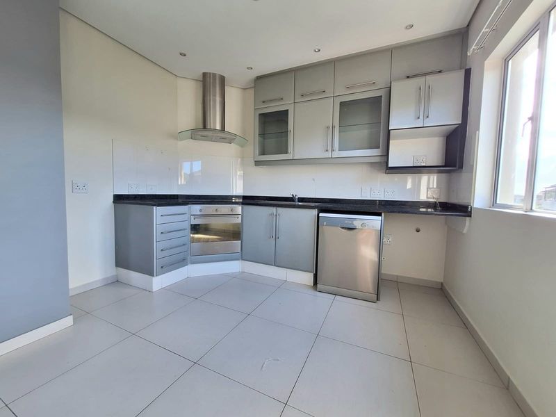 Spacious 2Bed 2Bath Apartment with Forest Views - Photo 2