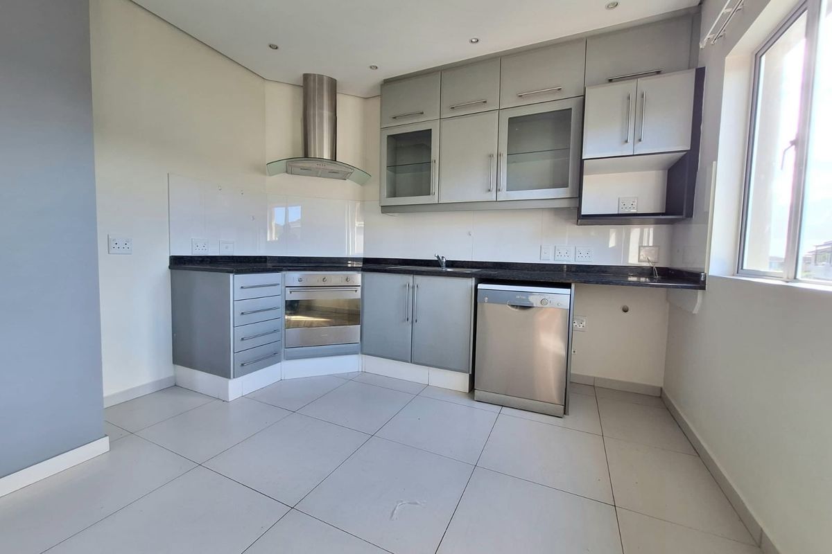 Spacious 2Bed 2Bath Apartment with Forest Views - Photo 2